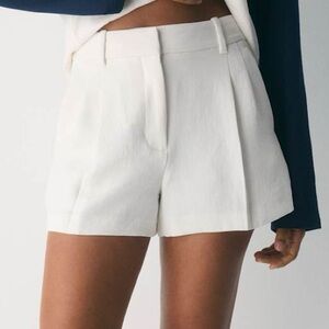 Aritzia The Effortless Short Mini - Crepette in white light birch size 10